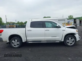 2009 Toyota Tundra Limited z VIN 5TFDW58169X086185, wystawiony jako IAAI lot #42240945 z przebiegiem 139 775 mil mil oraz . Historia ofert i sprzedaży dostępna na DreamBid. Obrazek 13.