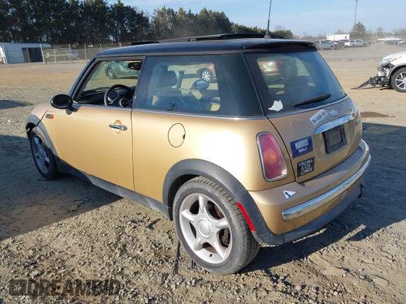 2003 MINI Hardtop z VIN WMWRC33483TJ50761, wystawiony jako IAAI lot #41679849 z przebiegiem 166 336 mil mil oraz . Historia ofert i sprzedaży dostępna na DreamBid. Obrazek 3.