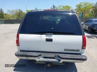 1996 Chevrolet Tahoe z VIN 1GNEK13R9TJ357134, wystawiony jako IAAI lot #42218520 z przebiegiem 213 135 mil mil oraz . Historia ofert i sprzedaży dostępna na DreamBid. Obrazek 17.