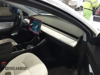 2020 Tesla Model 3 Long Range z VIN 5YJ3E1EB9LF622214, wystawiony jako IAAI lot #41351132 z przebiegiem 133 805 mil mil oraz . Historia ofert i sprzedaży dostępna na DreamBid. Obrazek 5.