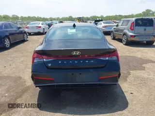 2025 Hyundai Elantra SEL Convenience z VIN KMHLS4DG9SU910615, wystawiony jako IAAI lot #42296527 z przebiegiem 11 590 mil mil oraz . Historia ofert i sprzedaży dostępna na DreamBid. Obrazek 16.