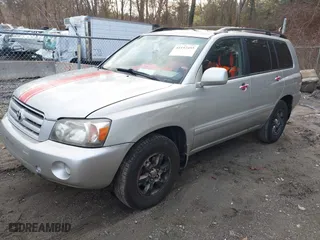 2004 Toyota Highlander with VIN JTEEP21A640060919, listed as a IAAI auction lot 41157455 with 126,227 mi miles. Bid and sale history available at carsss.com. Image 2.