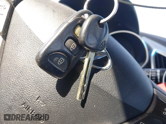 2012 Hyundai Veloster w/Gray Int с VIN KMHTC6AD8CU075076, выставлен на аукционе IAAI как лот 42345469 с пробегом 154 462 миль миль и . История ставок и продаж доступна на DreamBid. Изображение 11.