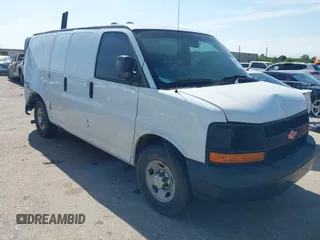 2015 Chevrolet Express Cargo z VIN 1GCWGFCFXF1184780, wystawiony jako IAAI lot #42180137 z przebiegiem 103 453 mil mil oraz . Historia ofert i sprzedaży dostępna na DreamBid. Obrazek 1.