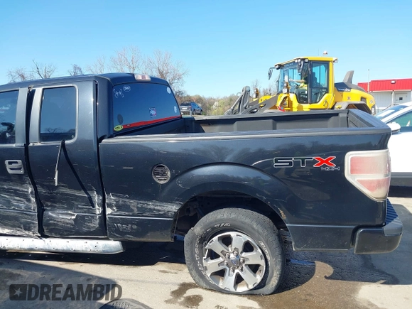 2013 Ford F-150 XL z VIN 1FTFX1EF5DKE91460, wystawiony jako IAAI lot #41922930 z przebiegiem 164 784 mil mil oraz . Historia ofert i sprzedaży dostępna na DreamBid. Obrazek 18.