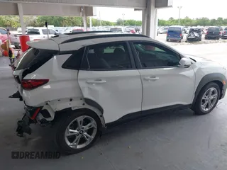 2023 Hyundai Kona SEL с VIN KM8K3CAB2PU025286, выставлен на аукционе IAAI как лот 42205469 с пробегом 22 851 миль миль и . История ставок и продаж доступна на DreamBid. Изображение 13.