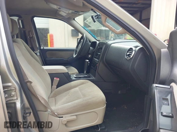2008 Ford Explorer XLT z VIN 1FMEU73E88UA03948, wystawiony jako IAAI lot #42431950 z przebiegiem 210 050 mil mil oraz . Historia ofert i sprzedaży dostępna na DreamBid. Obrazek 5.