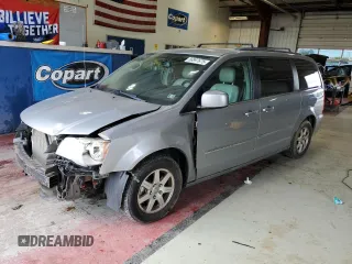 2013 Chrysler Town & Country Touring z VIN 2C4RC1BG2DR554912, wystawiony jako Copart lot #56897675 z przebiegiem 136 299 mil mil oraz Szkody całkowita. Historia ofert i sprzedaży dostępna na DreamBid. Obrazek 1.