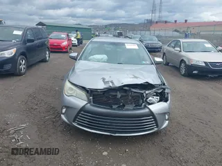 2015 Toyota Camry XLE with VIN 4T4BF1FK4FR498406, listed as a IAAI auction lot 41945968 with 178,070 mi miles. Bid and sale history available at carsss.com. Image 12.