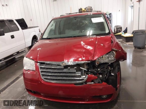 2010 Chrysler Town & Country Touring Plus z VIN 2A4RR8DX7AR480395, wystawiony jako IAAI lot #42171948 z przebiegiem 113 740 mil mil oraz . Historia ofert i sprzedaży dostępna na DreamBid. Obrazek 12.
