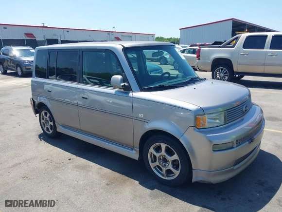 2005 Scion xB with VIN JTLKT324754002835, listed as a IAAI auction lot 41971172 with 217,066 mi miles. Bid and sale history available at carsss.com. Image 1.