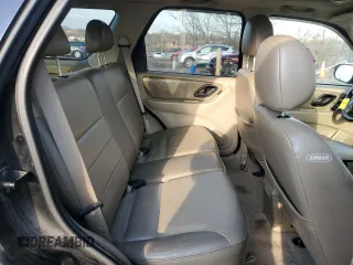 2003 Ford Escape Limited with VIN 1FMCU94183KC75824, listed as a Copart auction lot 86476034 with 92,424 mi miles and Salvage Title. Bid and sale history available at carsss.com. Image 10.