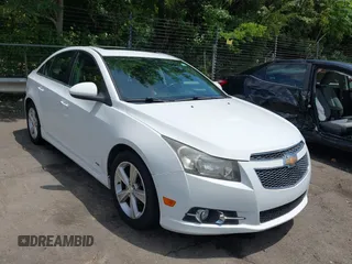 2014 Chevrolet Cruze 2LT z VIN 1G1PE5SB9E7212124, wystawiony jako IAAI lot #42442206 z przebiegiem 164 357 mil mil oraz . Historia ofert i sprzedaży dostępna na DreamBid. Obrazek 1.
