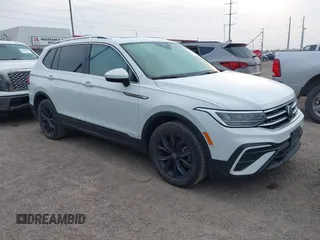 2022 Volkswagen Tiguan SE z VIN 3VV2B7AX7NM085058, wystawiony jako IAAI lot #42135479 z przebiegiem 45 636 mil mil oraz . Historia ofert i sprzedaży dostępna na DreamBid. Obrazek 1.