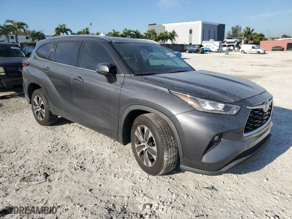 2020 Toyota Highlander XLE with VIN 5TDHZRAH4LS505333, listed as a Copart auction lot 49771285 with 63,759 mi miles and Salvage Title. Bid and sale history available at carsss.com. Image 4.