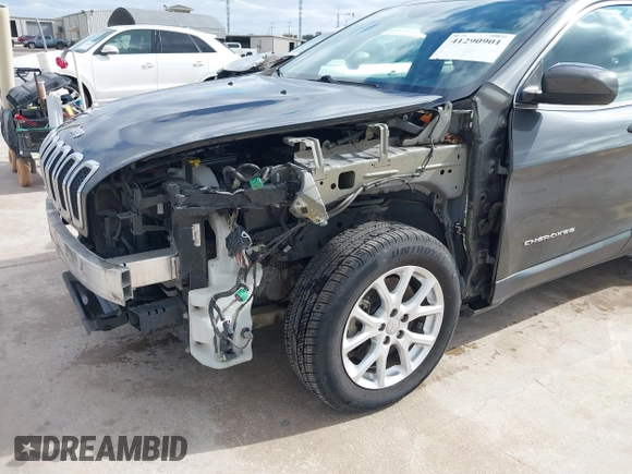 2016 Jeep Cherokee Latitude with VIN 1C4PJLCS2GW190322, listed as a IAAI auction lot 41290901 with 118,513 mi miles. Bid and sale history available at carsss.com. Image 6.