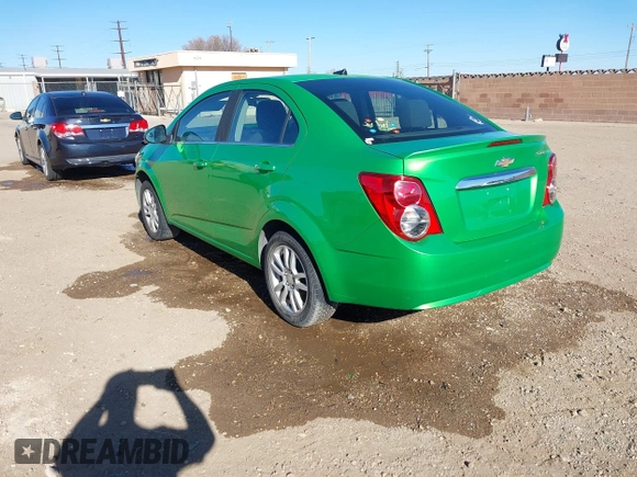 2014 Chevrolet Sonic LT z VIN 1G1JC5SH3E4219619, wystawiony jako IAAI lot #41208791 z przebiegiem 122 161 mil mil oraz . Historia ofert i sprzedaży dostępna na DreamBid. Obrazek 3.