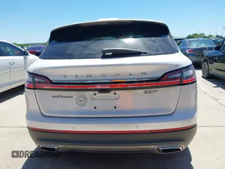 2019 Lincoln Nautilus Reserve z VIN 2LMPJ6L96KBL12639, wystawiony jako IAAI lot #42081118 z przebiegiem 23 741 mil mil oraz . Historia ofert i sprzedaży dostępna na DreamBid. Obrazek 16.