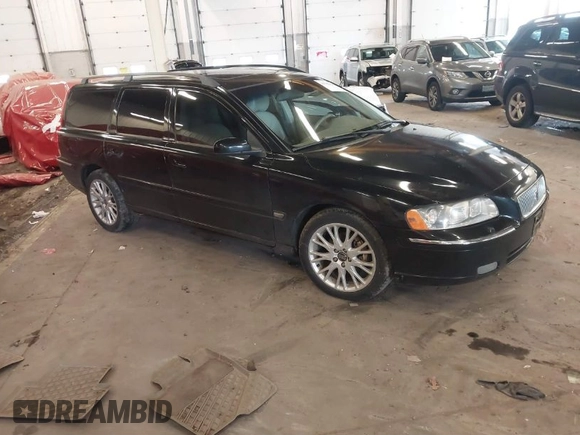 2006 Volvo V70 2.5L Turbo with VIN YV1SW592462546378, listed as a IAAI auction lot 41793656 with 178,137 mi miles. Bid and sale history available at carsss.com. Image 1.