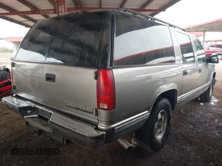 1999 Chevrolet Suburban with VIN 3GNEC16R8XG145731, listed as a IAAI auction lot 41546754 with 204,902 mi miles. Bid and sale history available at carsss.com. Image 4.