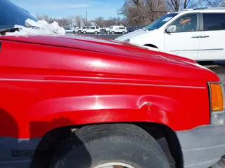 1996 Jeep Grand Cherokee Laredo with VIN 1J4GZ58Y8TC374929, listed as a IAAI auction lot 41725111 with 196,723 mi miles. Bid and sale history available at carsss.com. Image 6.