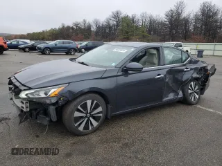 2019 Nissan Altima SL with VIN 1N4BL4EW4KC178926, listed as a Copart auction lot 84023544 with 68,031 mi miles and Salvage Title. Bid and sale history available at carsss.com. Image 1.