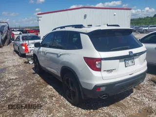 2019 Honda Passport Elite z VIN 5FNYF8H0XKB000774, wystawiony jako IAAI lot #42153669 z przebiegiem 65 415 mil mil oraz . Historia ofert i sprzedaży dostępna na DreamBid. Obrazek 3.
