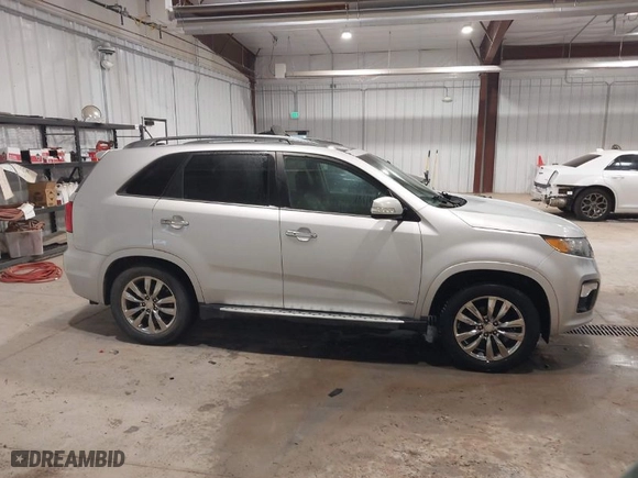 2013 Kia Sorento SX with VIN 5XYKWDA24DG380944, listed as a IAAI auction lot 42058174 with 261,860 mi miles. Bid and sale history available at carsss.com. Image 13.