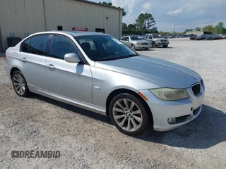 2011 BMW 3 Series 328i with VIN WBAPH7C5XBE851569, listed as a IAAI auction lot 41940437 with 171,881 mi miles. Bid and sale history available at carsss.com. Image 1.