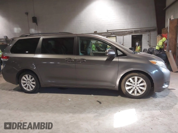 2011 Toyota Sienna XLE с VIN 5TDDK3DC8BS026606, выставлен на аукционе IAAI как лот 41295760 с пробегом 128 930 миль миль и . История ставок и продаж доступна на DreamBid. Изображение 13.