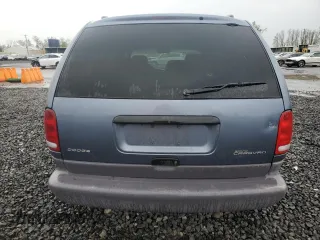 1996 Plymouth Voyager SE z VIN 1P4GP44R0TB239983, wystawiony jako Copart lot #52810515 z przebiegiem 164 158 mil mil oraz Szkoda całkowita • Salvage title. Historia ofert i sprzedaży dostępna na DreamBid. Obrazek 6.