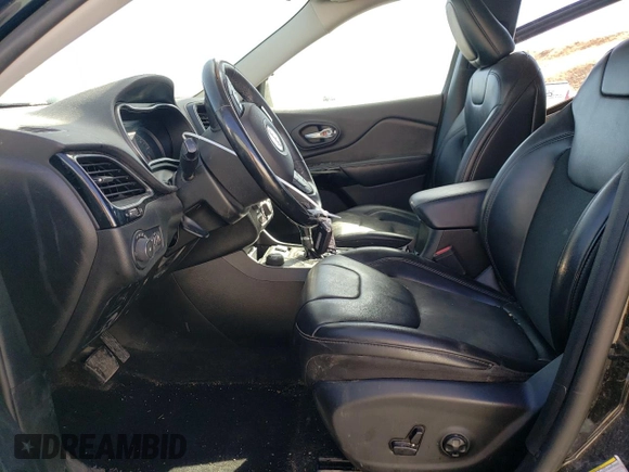 2019 Jeep Cherokee Altitude z VIN 1C4PJMLX8KD282895, wystawiony jako Copart lot #47054495 z przebiegiem 159 831 mil mil oraz Szkoda całkowita • Salvage title. Historia ofert i sprzedaży dostępna na DreamBid. Obrazek 7.