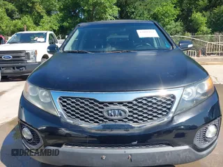 2011 Kia Sorento EX with VIN 5XYKU4A17BG021131, listed as a IAAI auction lot 42098467 with 135,927 mi miles. Bid and sale history available at carsss.com. Image 6.