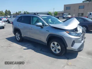 2021 Toyota RAV4 Hybrid LE z VIN 4T3MWRFV8MU031635, wystawiony jako IAAI lot #42433472 z przebiegiem 50 148 mil mil oraz . Historia ofert i sprzedaży dostępna na DreamBid. Obrazek 1.