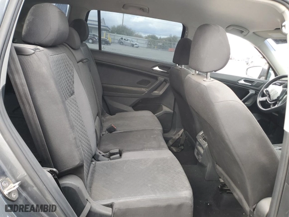 2018 Volkswagen Tiguan S with VIN 3VV1B7AX5JM097909, listed as a Copart auction lot 82410404 with 107,349 mi miles and Salvage Title. Bid and sale history available at carsss.com. Image 10.