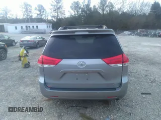 2014 Toyota Sienna XLE with VIN 5TDYK3DC0ES421501, listed as a IAAI auction lot 41672414 with 111,911 mi miles. Bid and sale history available at carsss.com. Image 16.