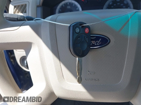 2008 Ford Escape XLS z VIN 1FMCU02Z28KC00547, wystawiony jako IAAI lot #42540493 z przebiegiem 142 584 mil mil oraz . Historia ofert i sprzedaży dostępna na DreamBid. Obrazek 11.
