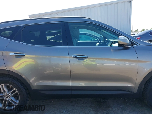 2017 Hyundai Santa Fe 2.4L z VIN 5XYZU3LB4HG446961, wystawiony jako IAAI lot #42214109 z przebiegiem 140 175 mil mil oraz . Historia ofert i sprzedaży dostępna na DreamBid. Obrazek 13.