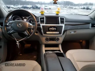 2015 Mercedes-Benz M 350 z VIN 4JGDA5HB9FA571227, wystawiony jako Copart lot #71989152 z przebiegiem 99 619 mil mil oraz . Historia ofert i sprzedaży dostępna na DreamBid. Obrazek 8.