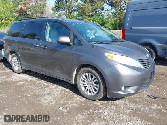 2014 Toyota Sienna XLE z VIN 5TDYK3DC4ES493852, wystawiony jako IAAI lot #42096495 z przebiegiem 145 943 mil mil oraz . Historia ofert i sprzedaży dostępna na DreamBid. Obrazek 1.