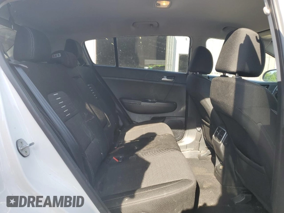 2018 Kia Sportage LX z VIN KNDPMCAC7J7448175, wystawiony jako Copart lot #59800765 z przebiegiem 138 825 mil mil oraz Czysty tytuł • Clean title. Historia ofert i sprzedaży dostępna na DreamBid. Obrazek 11.