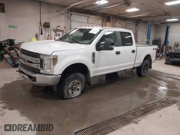 2018 Ford Super Duty F-250 SRW XL with VIN 1FT7W2B62JEB55938, listed as a IAAI auction lot 41236499 with 276,458 mi miles. Bid and sale history available at carsss.com. Image 17.
