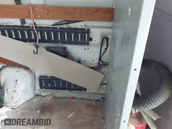 2002 Ford Econoline Cargo с VIN 1FTSE34L92HA84131, выставлен на аукционе IAAI как лот 42404153 с пробегом 175 259 миль миль и . История ставок и продаж доступна на DreamBid. Изображение 8.
