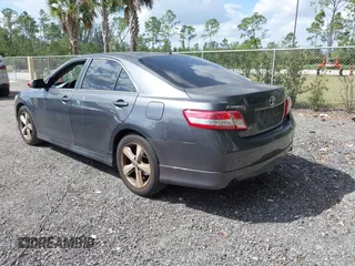 2011 Toyota Camry LE z VIN 4T1BF3EK8BU743564, wystawiony jako IAAI lot #41795818 z przebiegiem 168 877 mil mil oraz . Historia ofert i sprzedaży dostępna na DreamBid. Obrazek 3.