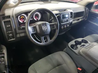 2013 Ram 1500 Express z VIN 1C6RR7FT1DS587429, wystawiony jako Copart lot #57471255 z przebiegiem 132 467 mil mil oraz Czysty tytuł • Clean title. Historia ofert i sprzedaży dostępna na DreamBid. Obrazek 8.