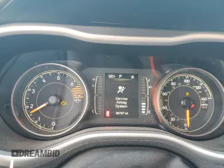 2018 Jeep Cherokee Latitude Plus with VIN 1C4PJLLB1JD510183, listed as a Copart auction lot 85849904 with 86,787 mi miles and Salvage Title. Bid and sale history available at DreamBid. Image 9.