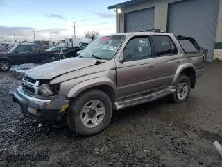 2001 Toyota 4Runner SR5 with VIN JT3GN86R110193284, listed as a Copart auction lot 44009335 with 204,145 mi miles and Salvage Title. Bid and sale history available at carsss.com. Image 1.
