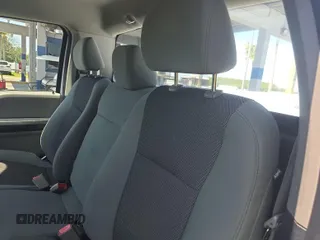 2019 Ford F-150 XL with VIN 1FTMF1CB5KKF20141, listed as a IAAI auction lot 42731426 with 124,009 mi miles and . Bid and sale history available at DreamBid. Image 1.