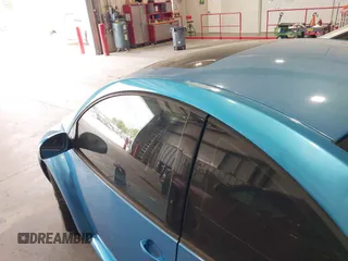 2004 Volkswagen Beetle Satellite Blue z VIN 3VWGK31C94M422268, wystawiony jako IAAI lot #42255431 z przebiegiem 127 672 mil mil oraz . Historia ofert i sprzedaży dostępna na DreamBid. Obrazek 6.