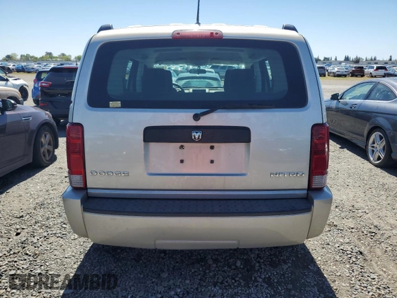 2009 Dodge Nitro SE z VIN 1D8GT28K19W541402, wystawiony jako Copart lot #57487874 z przebiegiem 189 653 mil mil oraz Szkoda całkowita • Salvage title. Historia ofert i sprzedaży dostępna na DreamBid. Obrazek 6.